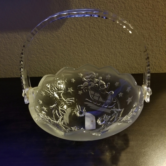 π¦π
Mikasa Handled Basket